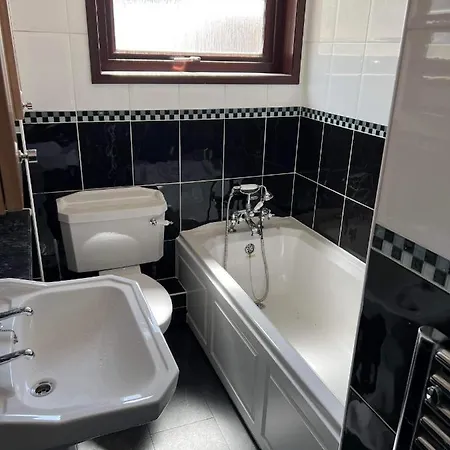 Cheerful 4 Bedroom Bungalow, Garden & Free Parking Carbis Bay