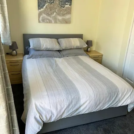Cheerful 4 Bedroom Bungalow, Garden & Free Parking Holiday home Carbis Bay
